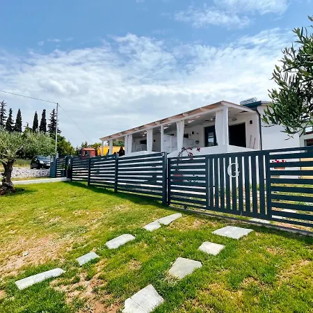 Country house Gardy Nea Kallikrateia